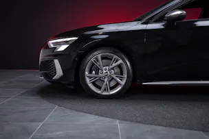 AUDI S3 Limousine 2.0 TFSI quattro S-Tronic / Rückfahrkamera / Ambientebeleuchtung / Tempomat