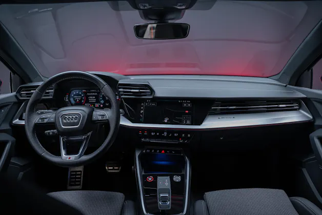 AUDI S3 Limousine 2.0 TFSI quattro S-Tronic / Rückfahrkamera / Ambientebeleuchtung / Tempomat