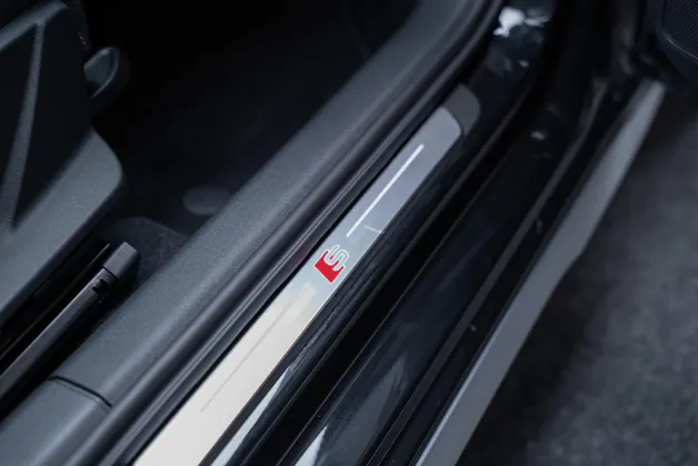 AUDI S3 Limousine 2.0 TFSI quattro S-Tronic / Rückfahrkamera / Ambientebeleuchtung / Tempomat