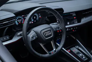 AUDI S3 Limousine 2.0 TFSI quattro S-Tronic / Rückfahrkamera / Ambientebeleuchtung / Tempomat