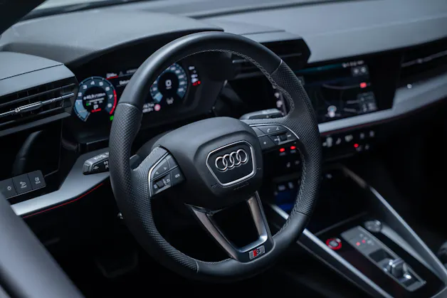 AUDI S3 Limousine 2.0 TFSI quattro S-Tronic / Rückfahrkamera / Ambientebeleuchtung / Tempomat