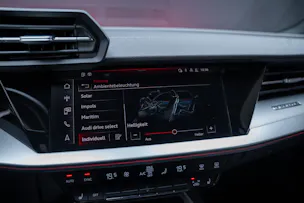 AUDI S3 Limousine 2.0 TFSI quattro S-Tronic / Rückfahrkamera / Ambientebeleuchtung / Tempomat