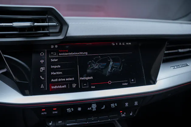 AUDI S3 Limousine 2.0 TFSI quattro S-Tronic / Rückfahrkamera / Ambientebeleuchtung / Tempomat