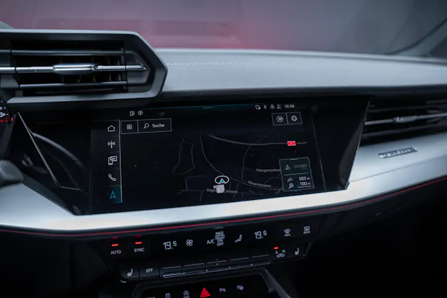 AUDI S3 Limousine 2.0 TFSI quattro S-Tronic / Rückfahrkamera / Ambientebeleuchtung / Tempomat