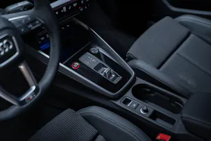 AUDI S3 Limousine 2.0 TFSI quattro S-Tronic / Rückfahrkamera / Ambientebeleuchtung / Tempomat