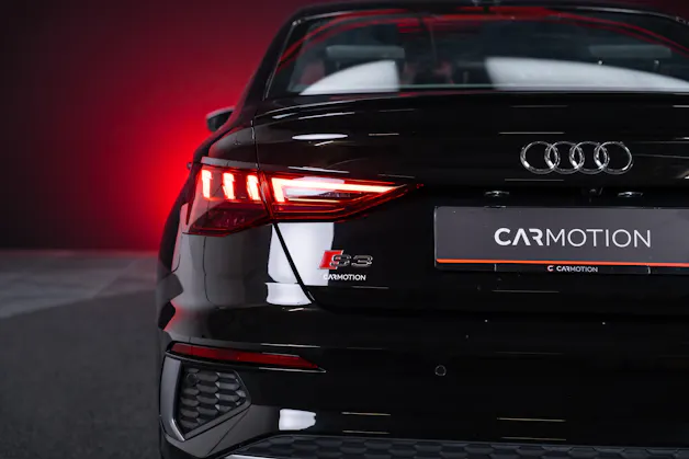 AUDI S3 Limousine 2.0 TFSI quattro S-Tronic / Rückfahrkamera / Ambientebeleuchtung / Tempomat