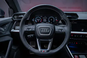 AUDI S3 Limousine 2.0 TFSI quattro S-Tronic / Rückfahrkamera / Ambientebeleuchtung / Tempomat