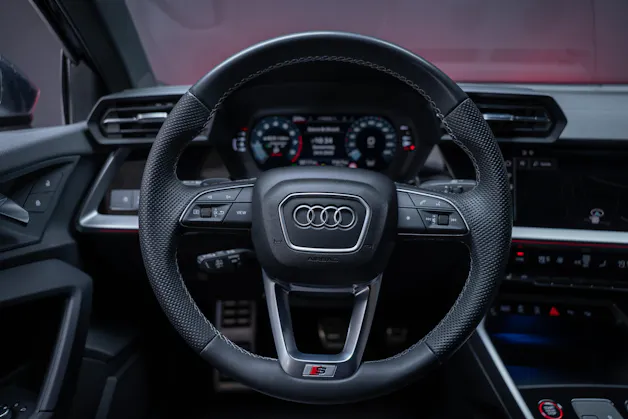 AUDI S3 Limousine 2.0 TFSI quattro S-Tronic / Rückfahrkamera / Ambientebeleuchtung / Tempomat