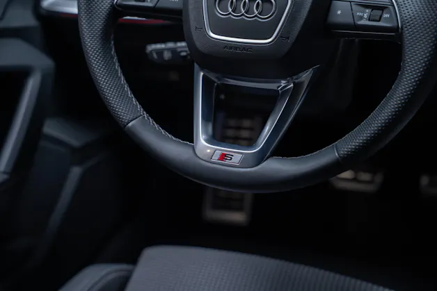 AUDI S3 Limousine 2.0 TFSI quattro S-Tronic / Rückfahrkamera / Ambientebeleuchtung / Tempomat