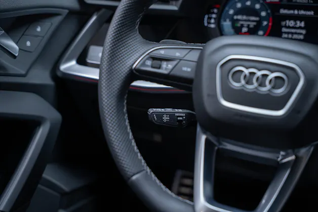 AUDI S3 Limousine 2.0 TFSI quattro S-Tronic / Rückfahrkamera / Ambientebeleuchtung / Tempomat