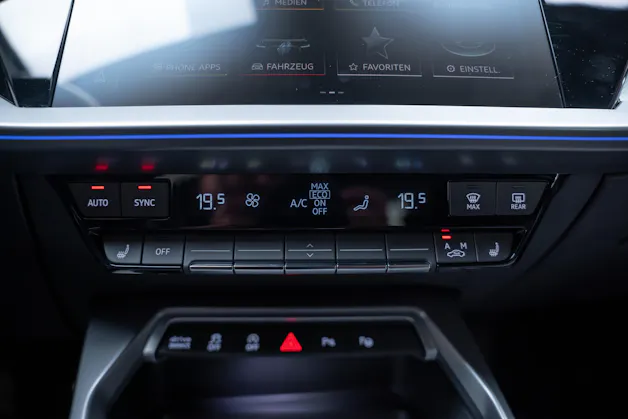 AUDI S3 Limousine 2.0 TFSI quattro S-Tronic / Rückfahrkamera / Ambientebeleuchtung / Tempomat