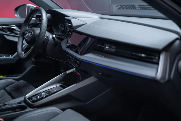AUDI S3 Limousine 2.0 TFSI quattro S-Tronic / Rückfahrkamera / Ambientebeleuchtung / Tempomat