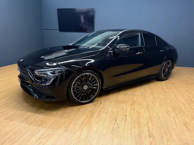 MERCEDES-BENZ CLA 200 - AMG / DISTRONIC / 360 Grad Kamera / AHK / Spiegel-Paket