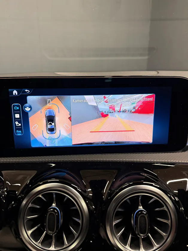 MERCEDES-BENZ CLA 200 - AMG / DISTRONIC / 360 Grad Kamera / AHK / Spiegel-Paket