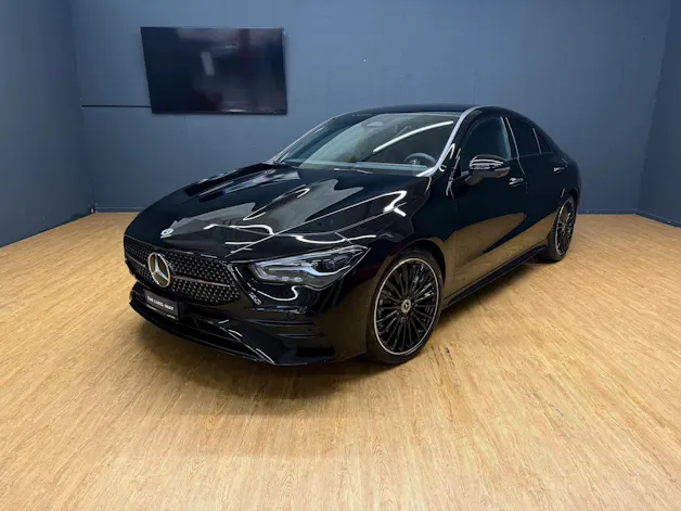 MERCEDES-BENZ CLA 200 - AMG / DISTRONIC / 360 Grad Kamera / AHK / Spiegel-Paket