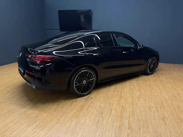 MERCEDES-BENZ CLA 200 - AMG / DISTRONIC / 360 Grad Kamera / AHK / Spiegel-Paket