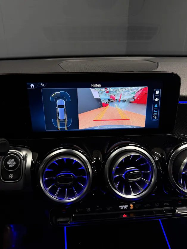 MERCEDES-BENZ GLB 220 d 4M - AMG / DISTRONIC / Rückfahrkamera / AHK / Memory
