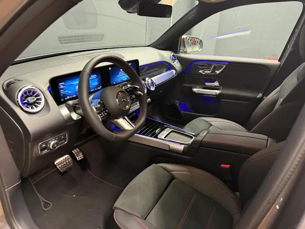 MERCEDES-BENZ GLB 220 d 4M - AMG / DISTRONIC / Rückfahrkamera / AHK / Memory