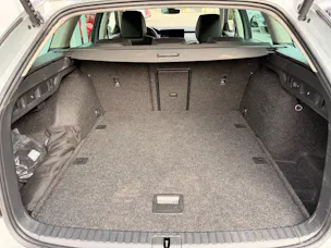 SKODA Octavia Combi 1.5 TSI mHEV 150 PS Selection ***ANHÄNGERKUPPLUNG SCHWENKBAR***