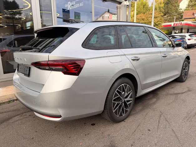 SKODA Octavia Combi 1.5 TSI mHEV 150 PS Selection ***ANHÄNGERKUPPLUNG SCHWENKBAR***