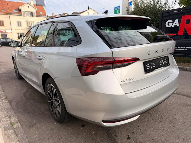 SKODA Octavia Combi 1.5 TSI mHEV 150 PS Selection ***ANHÄNGERKUPPLUNG SCHWENKBAR***