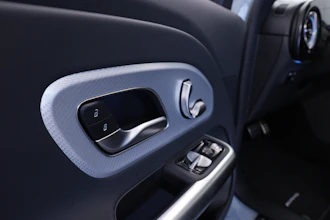https://vehicle.imgix.net/4493126/e4466216-500e-41d0-9b3c-1b4764a5f031.JPG