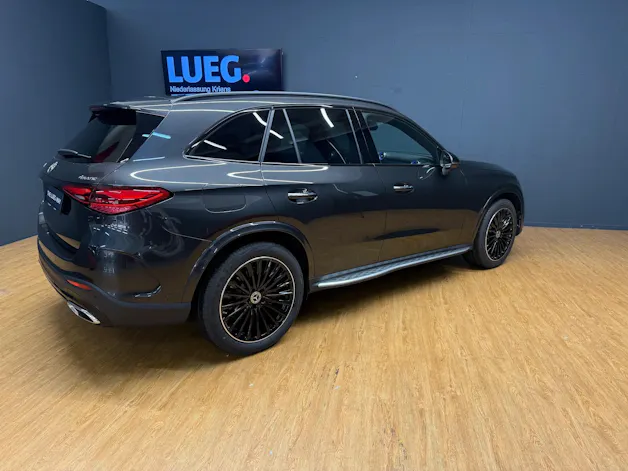 MERCEDES-BENZ GLC 300 d 4M - AMG / DISTRONIC / 360 Grad Kamera