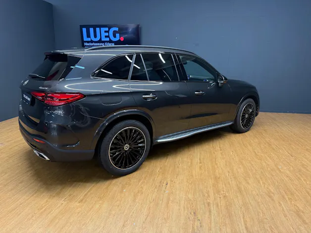 MERCEDES-BENZ GLC 300 d 4M - AMG / DISTRONIC / 360 Grad Kamera