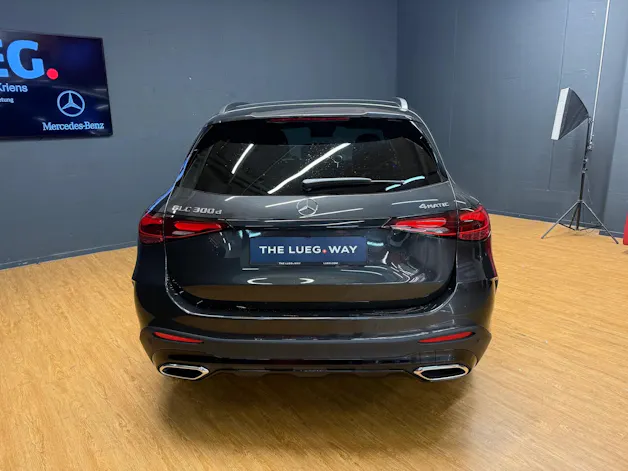MERCEDES-BENZ GLC 300 d 4M - AMG / DISTRONIC / 360 Grad Kamera