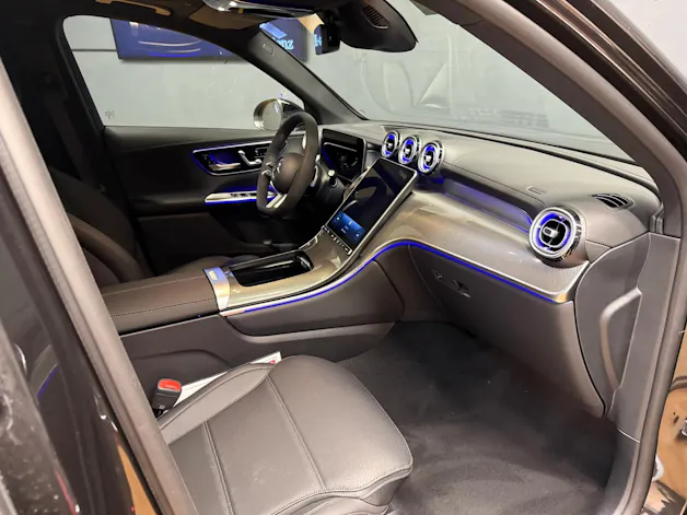 MERCEDES-BENZ GLC 300 d 4M - AMG / DISTRONIC / 360 Grad Kamera