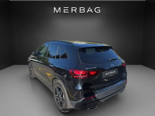 MERCEDES-BENZ GLA 250 4Matic 8G-DCT