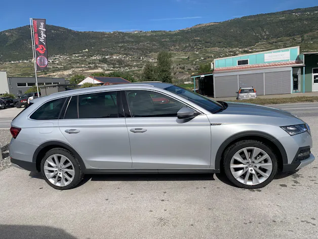 SKODA Octavia Combi 2.0 TSI DSG Scout 4x4