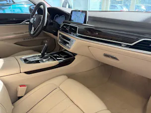 BMW 750i xDrive Steptronic | CH | Leder Beige | Night Vision | FOND Entertain | TV | PURE EXCELLENCE | Standheiz. |