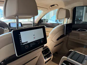 BMW 750i xDrive Steptronic | CH | Leder Beige | Night Vision | FOND Entertain | TV | PURE EXCELLENCE | Standheiz. |