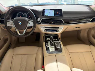 BMW 750i xDrive Steptronic | CH | Leder Beige | Night Vision | FOND Entertain | TV | PURE EXCELLENCE | Standheiz. |