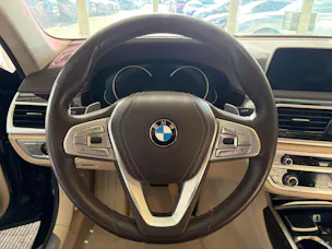 BMW 750i xDrive Steptronic | CH | Leder Beige | Night Vision | FOND Entertain | TV | PURE EXCELLENCE | Standheiz. |