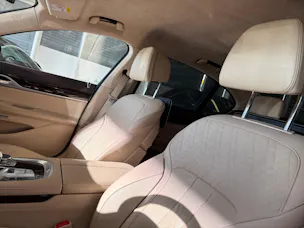 BMW 750i xDrive Steptronic | CH | Leder Beige | Night Vision | FOND Entertain | TV | PURE EXCELLENCE | Standheiz. |