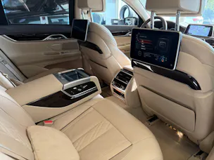 BMW 750i xDrive Steptronic | CH | Leder Beige | Night Vision | FOND Entertain | TV | PURE EXCELLENCE | Standheiz. |