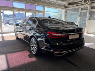 BMW 750i xDrive Steptronic | CH | Leder Beige | Night Vision | FOND Entertain | TV | PURE EXCELLENCE | Standheiz. |