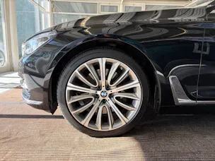 BMW 750i xDrive Steptronic | CH | Leder Beige | Night Vision | FOND Entertain | TV | PURE EXCELLENCE | Standheiz. |