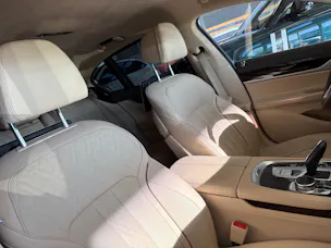 BMW 750i xDrive Steptronic | CH | Leder Beige | Night Vision | FOND Entertain | TV | PURE EXCELLENCE | Standheiz. |