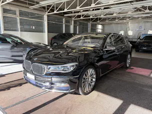 BMW 750i xDrive Steptronic | CH | Leder Beige | Night Vision | FOND Entertain | TV | PURE EXCELLENCE | Standheiz. |
