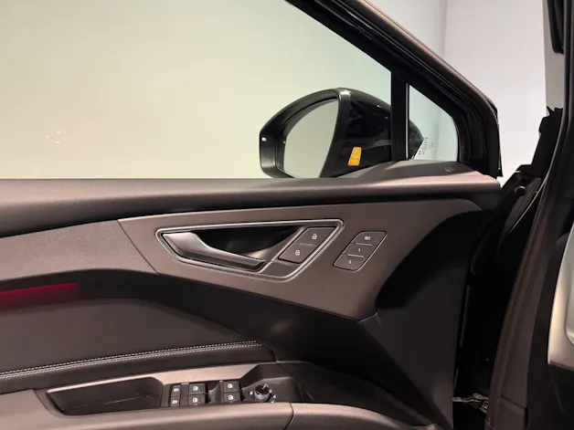 AUDI Q4 e-tron SUV quattro performance Attraction