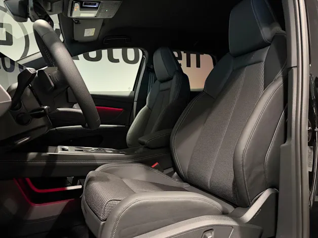 AUDI Q4 e-tron SUV quattro performance Attraction