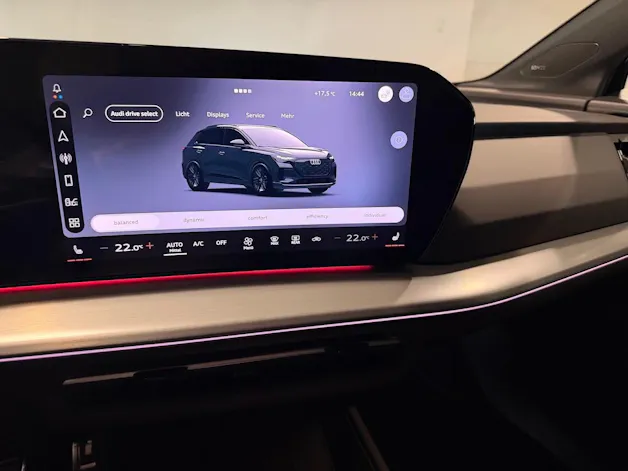 AUDI Q4 e-tron SUV quattro performance Attraction