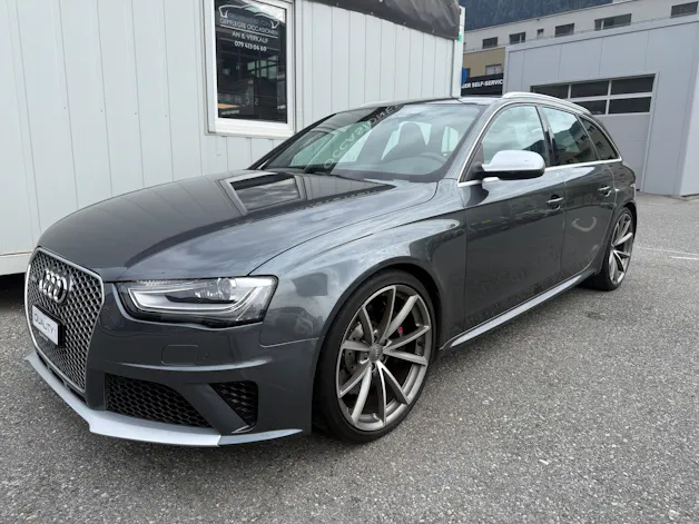 AUDI RS4 Avant 4.2 FSI V8 quattro S-tronic