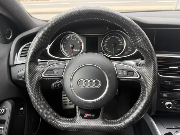 AUDI RS4 Avant 4.2 FSI V8 quattro S-tronic