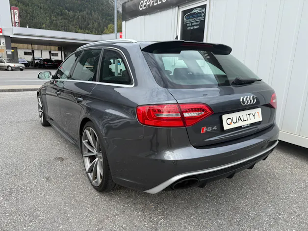 AUDI RS4 Avant 4.2 FSI V8 quattro S-tronic