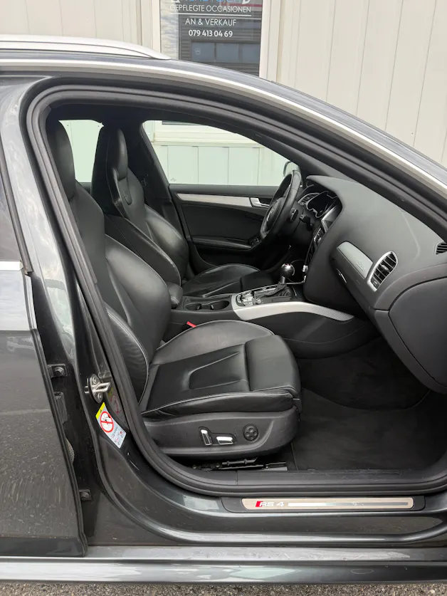 AUDI RS4 Avant 4.2 FSI V8 quattro S-tronic