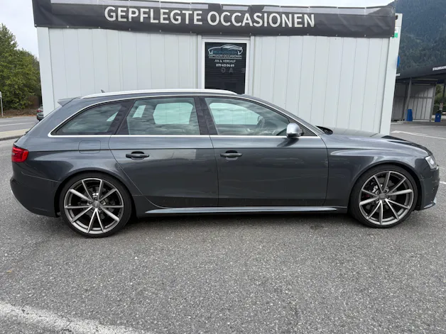 AUDI RS4 Avant 4.2 FSI V8 quattro S-tronic